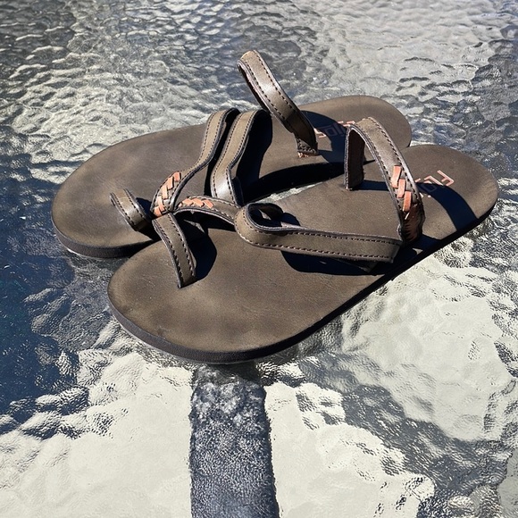 Flojos Women's Athena Toe Loop Sandal - Picture 1 of 8